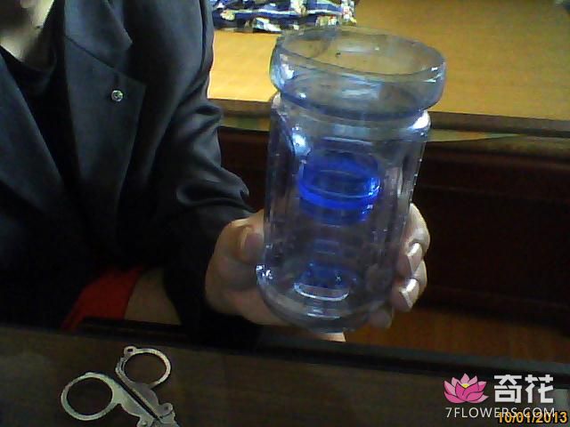 用饮料瓶自制水培养花容器图4